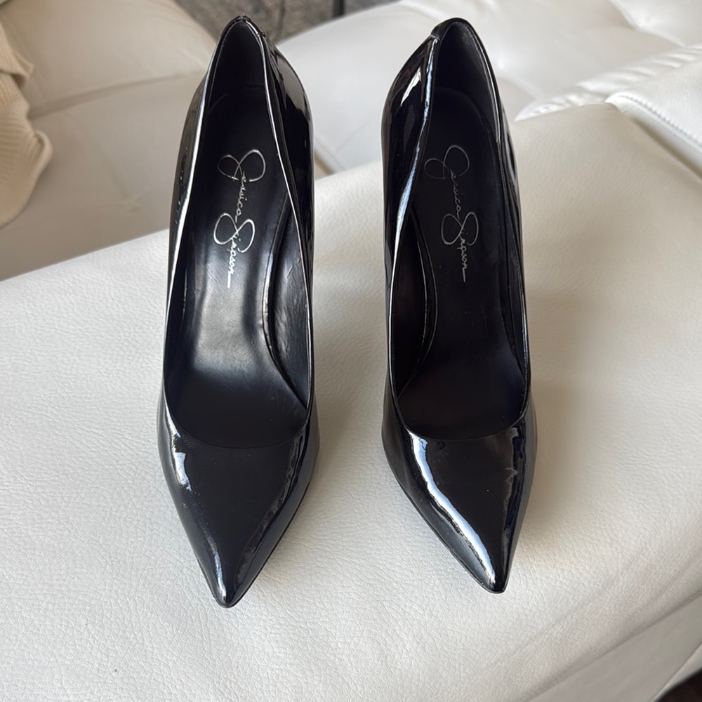 Jessica Simpson Black Heels with Pointed Toe and Stiletto Heel